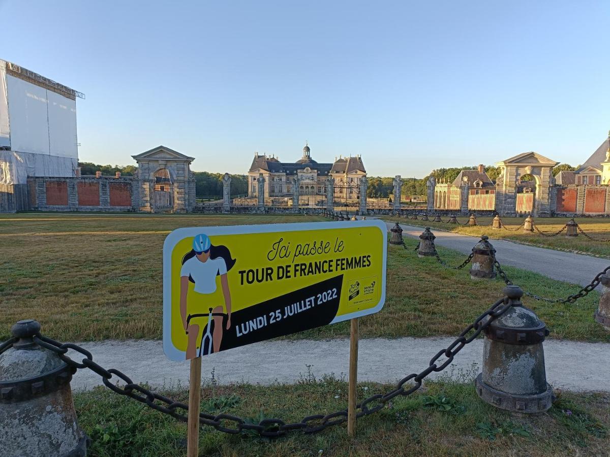 Mettez vous au vert près du château de Vaux le Vicomte en sous sol semi enterré Villa Maincy Exterior foto